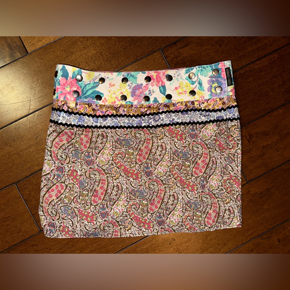Coco + Carmen one size reversible skirt